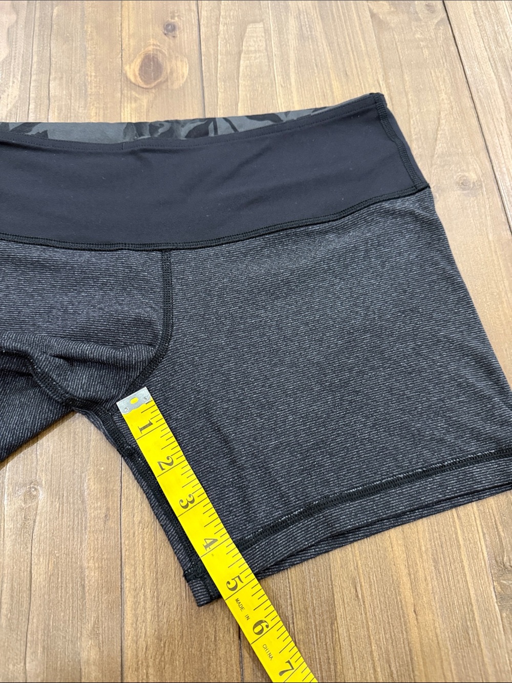 Lululemon Reverse Groove Short (Regular) - Picture 6 of 11